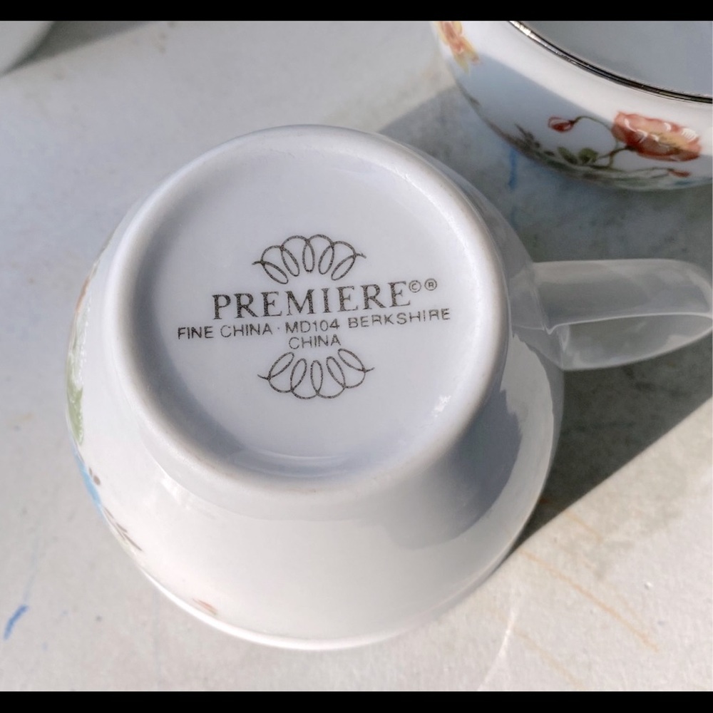 77 pieces total 24 coffee cups and 23 plates 10 salad plates,  18 big plates